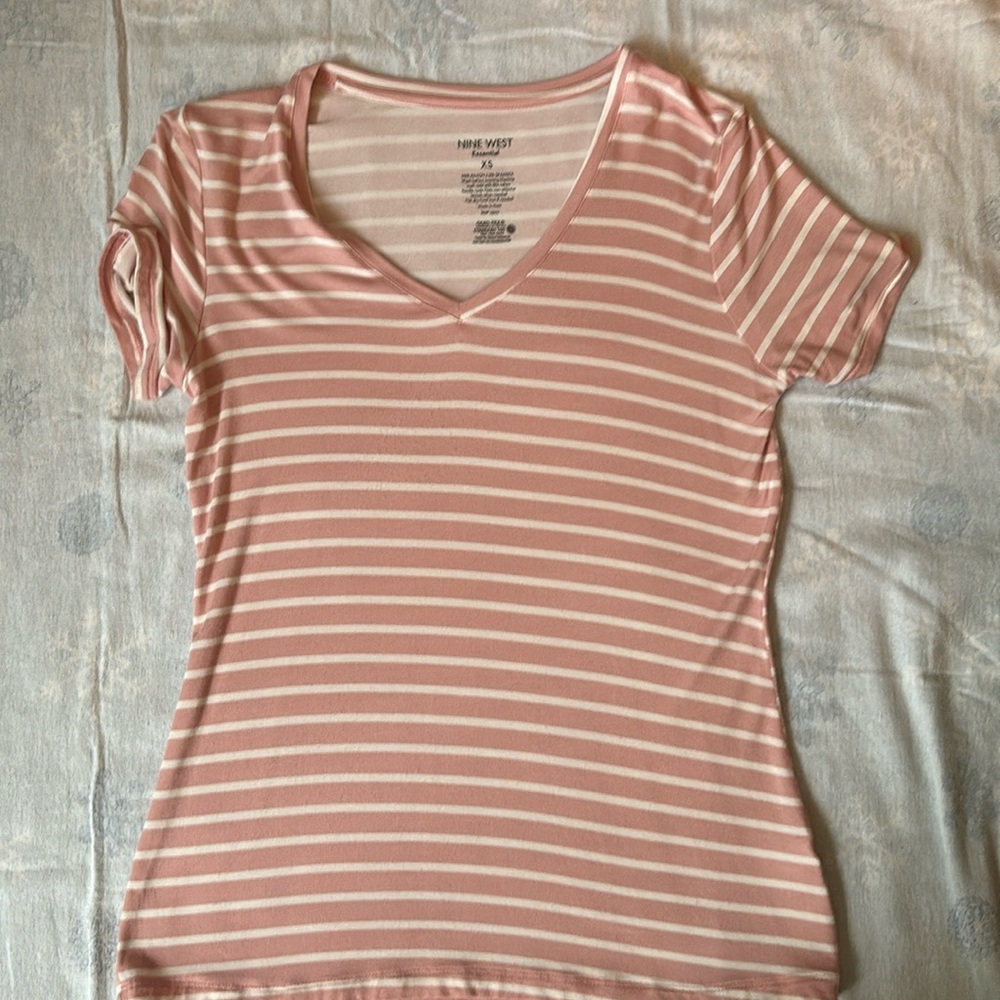 Women’s pink and white striped Nine West short sleeve v neck tee size xs